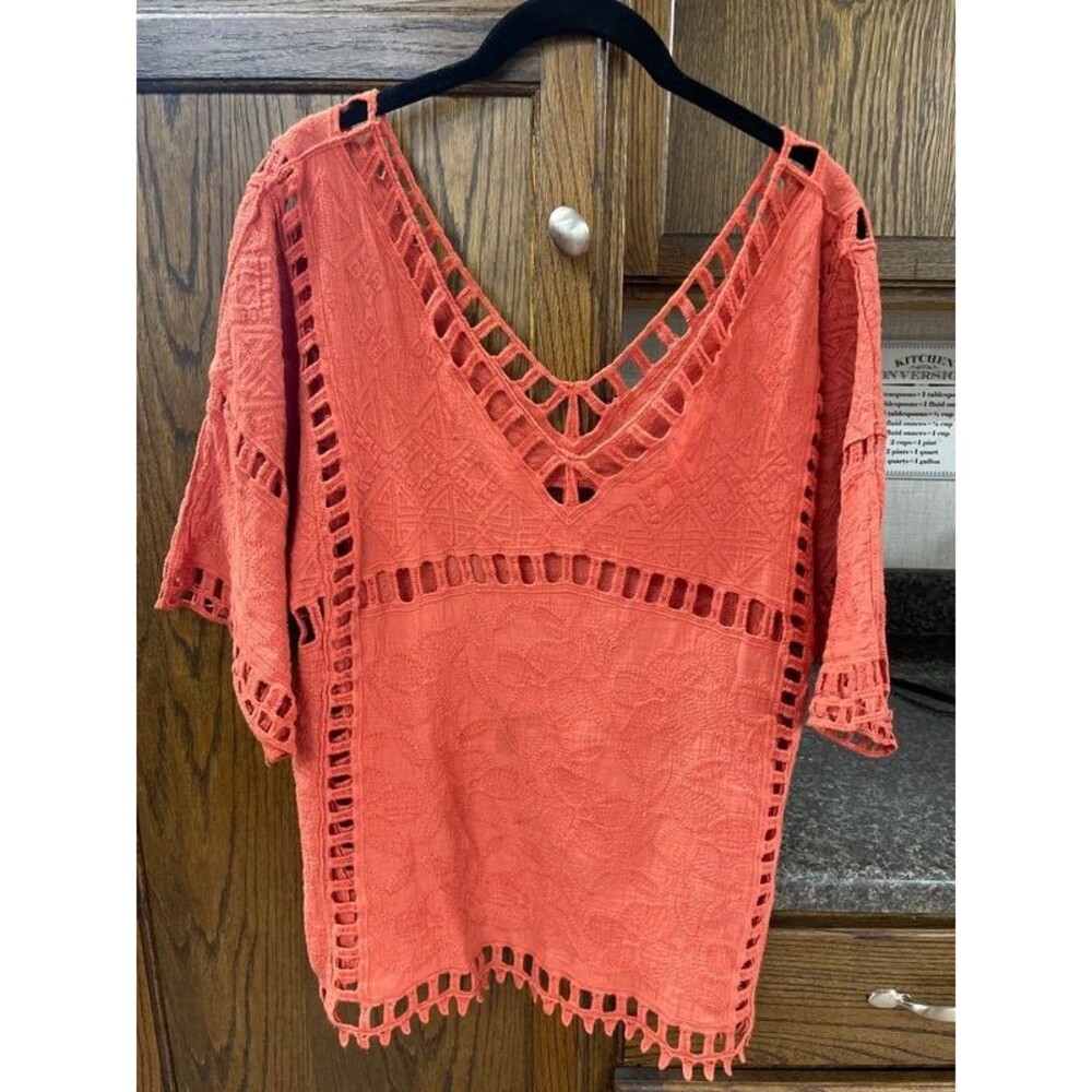 EUC Size L/XL Gorgeous BoHo Top with cutouts